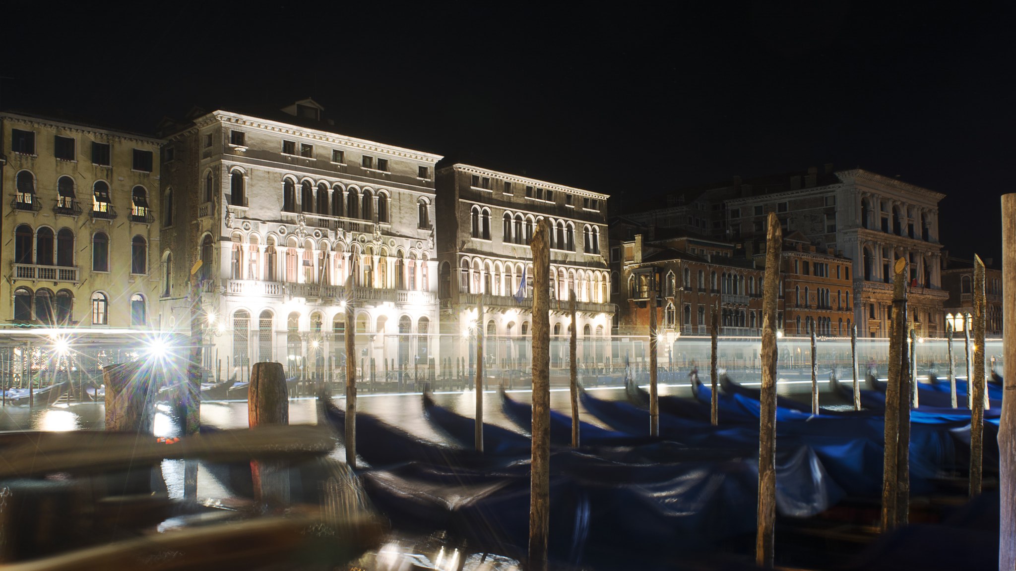 Nikon D7100 + Nikon AF Nikkor 20mm F2.8D sample photo. Canal grande photography