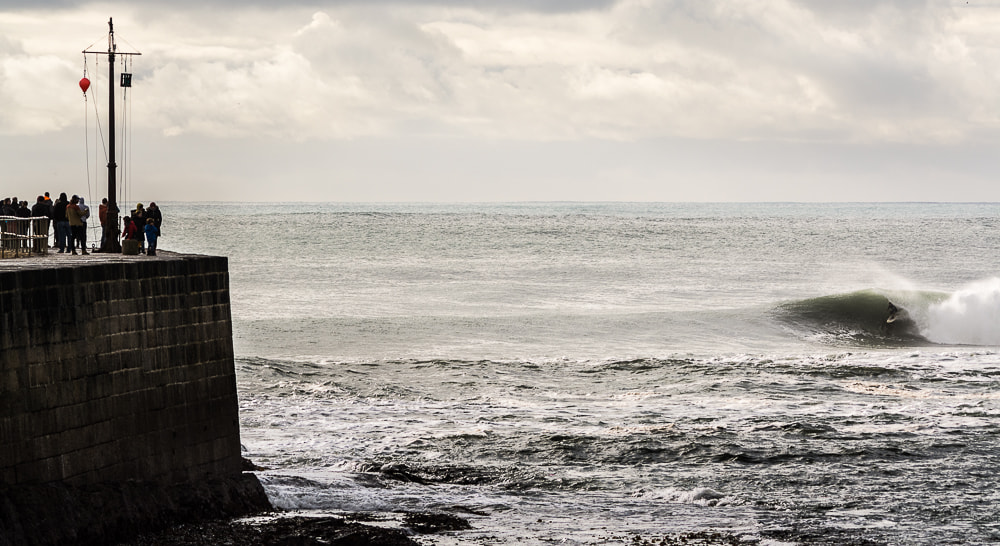 Sigma 150-500mm F5-6.3 DG OS HSM sample photo. The surfer and the spectators photography