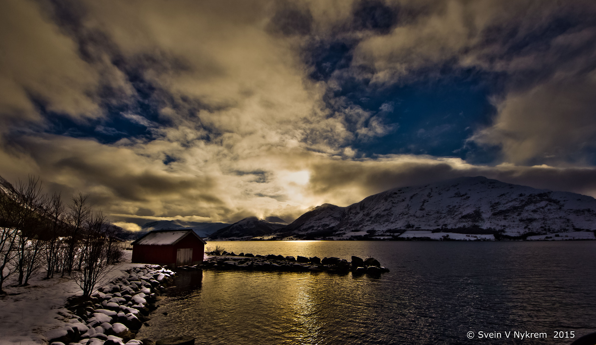 Sigma 8-16mm F4.5-5.6 DC HSM sample photo. Sunset in the fjords photography