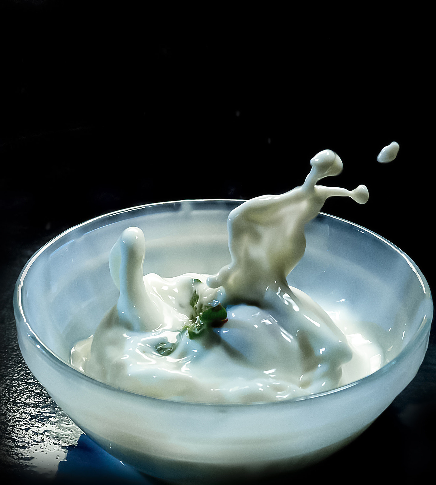 Sony SLT-A58 + Sony DT 30mm F2.8 Macro SAM sample photo. Strawberry and milk... photography