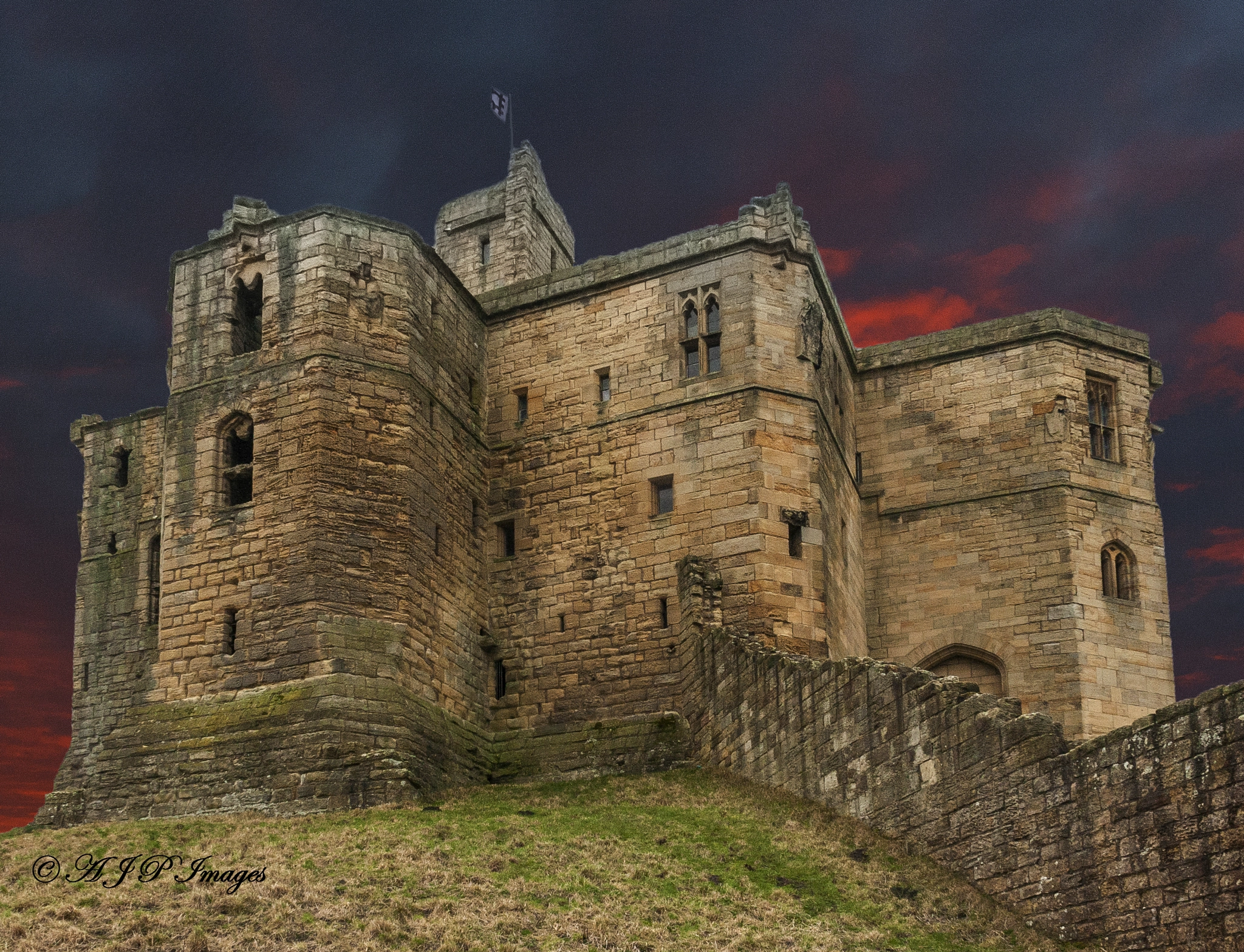 Canon EOS 400D (EOS Digital Rebel XTi / EOS Kiss Digital X) sample photo. Warkworth castle photography