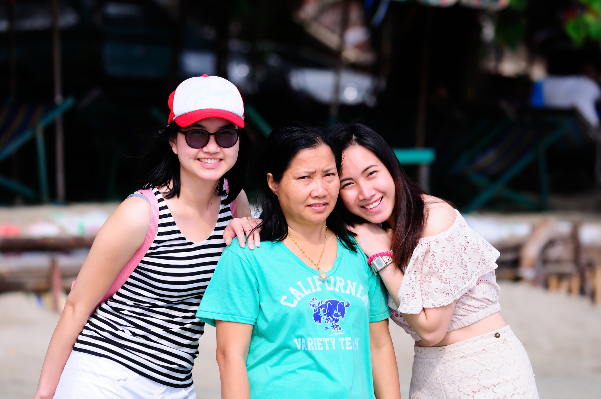 Nikon AF-S Nikkor 70-200mm F4G ED VR sample photo. Love ly daughter and mother on the beach photography