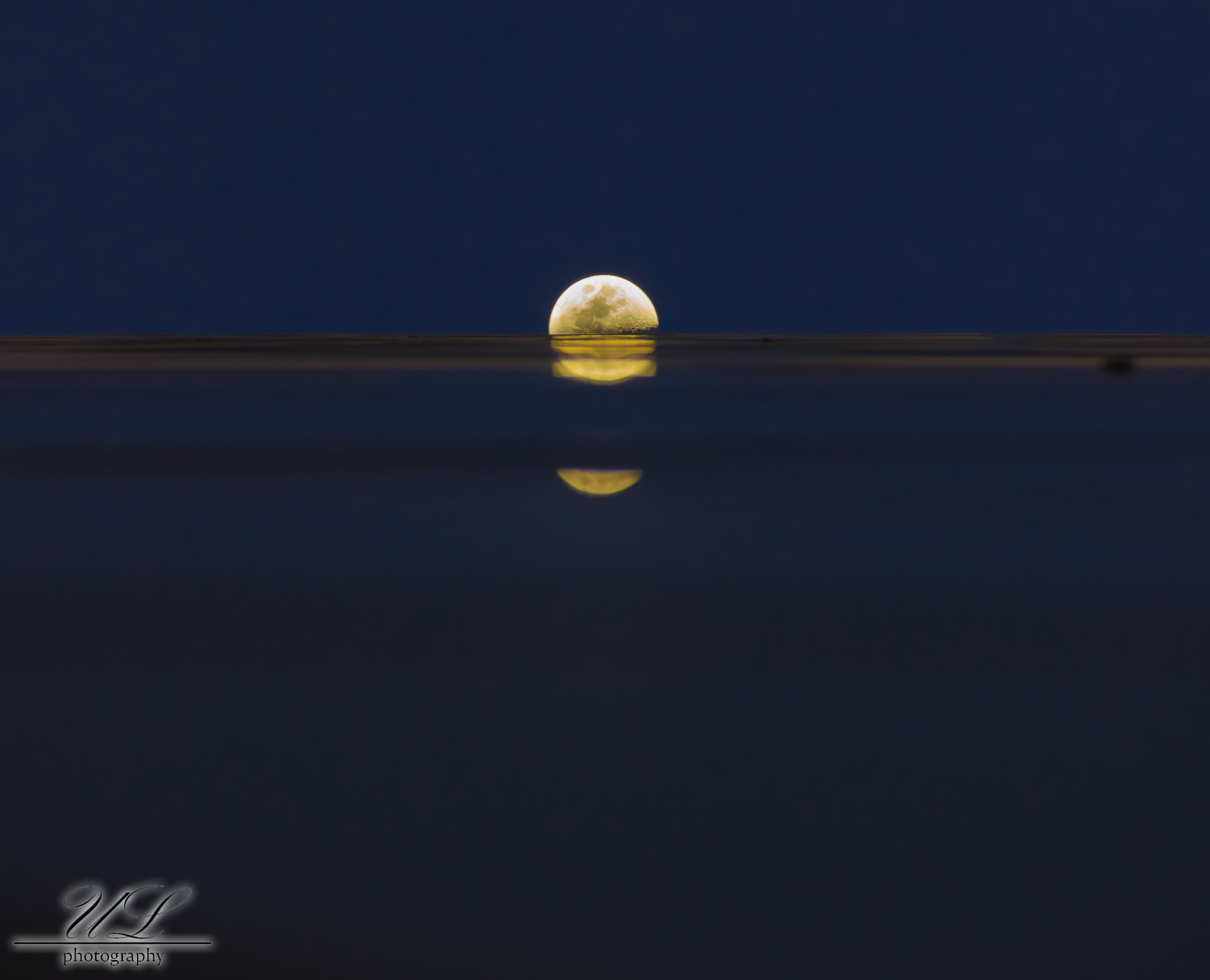 Canon EOS 600D (Rebel EOS T3i / EOS Kiss X5) sample photo. Deep moon photography