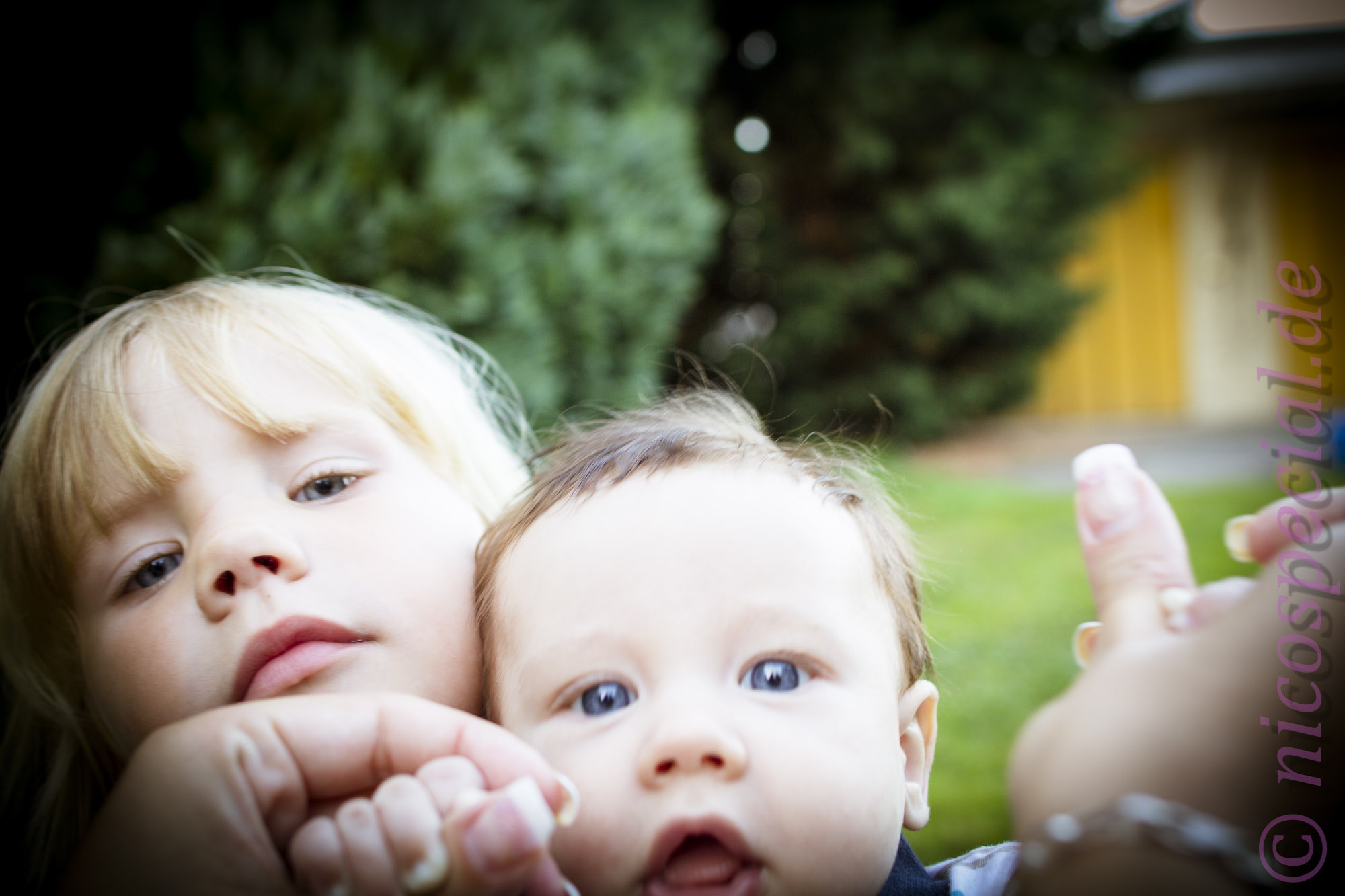 Canon EOS 60D + Canon EF 24mm F1.4L II USM sample photo. Sibling love photography