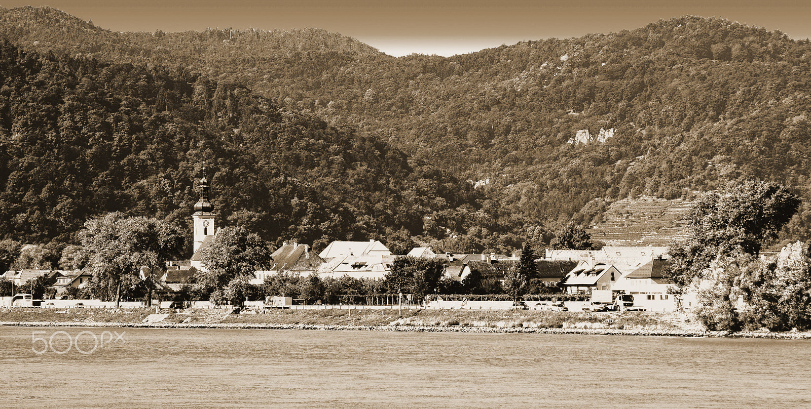 Sony 75-300mm F4.5-5.6 sample photo. Loiben in der wachau photography