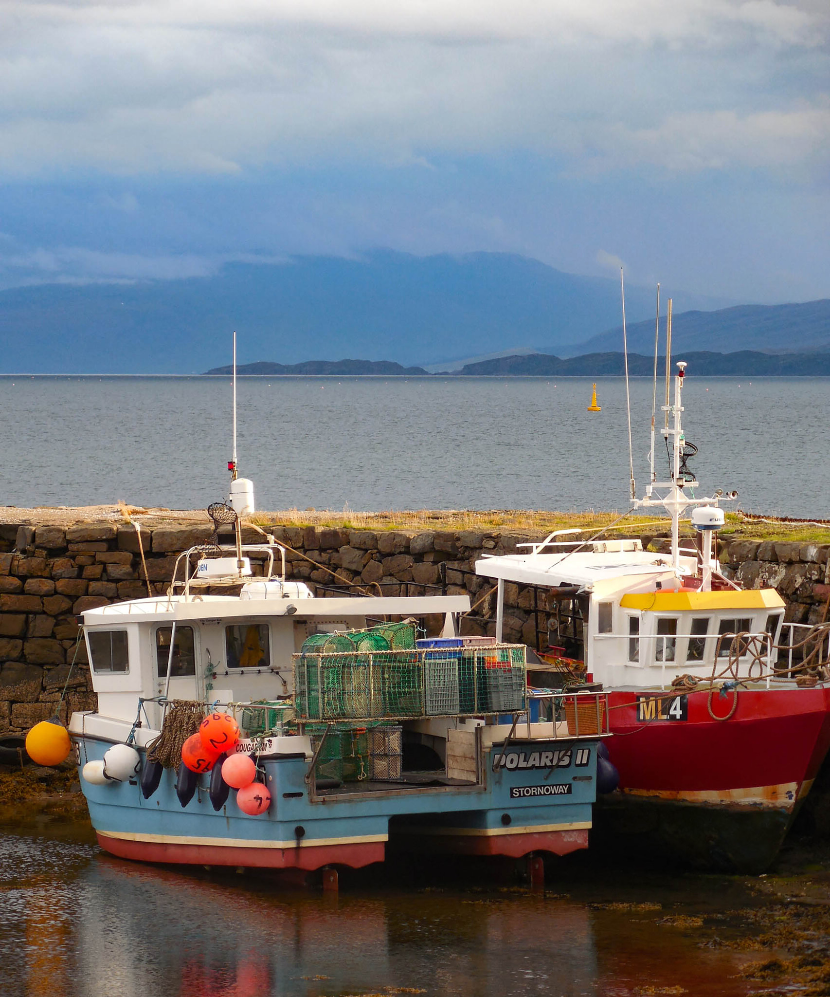 Nikon COOLPIX L620 sample photo. Fishing boats on the isle of mull photography