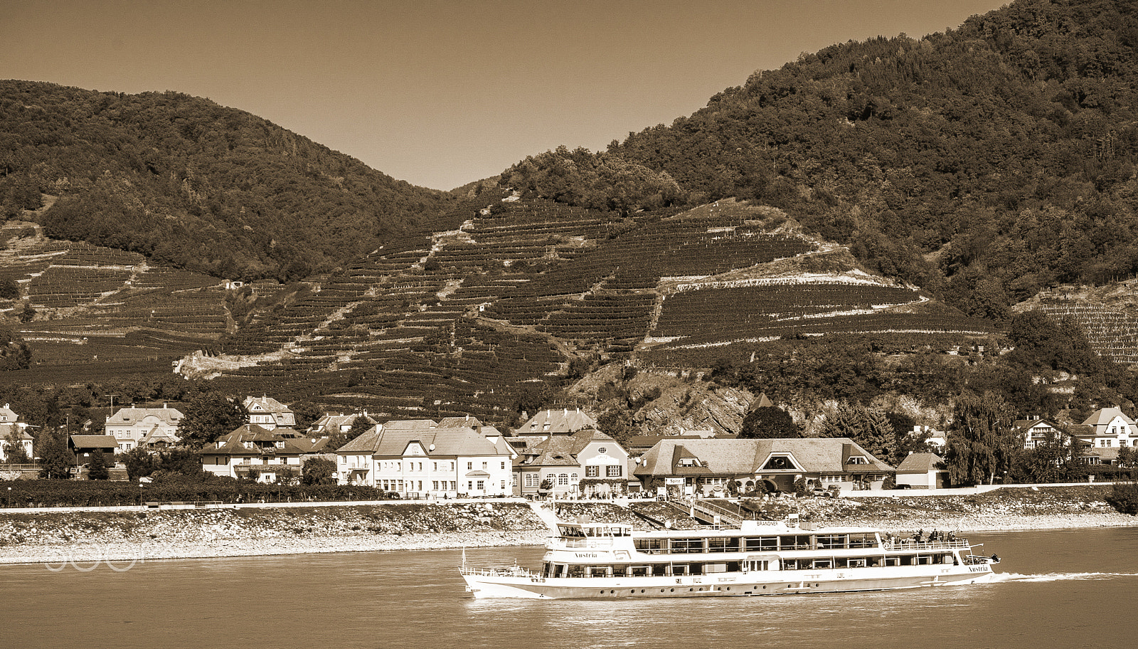 Sony 75-300mm F4.5-5.6 sample photo. Spitz in der wachau photography