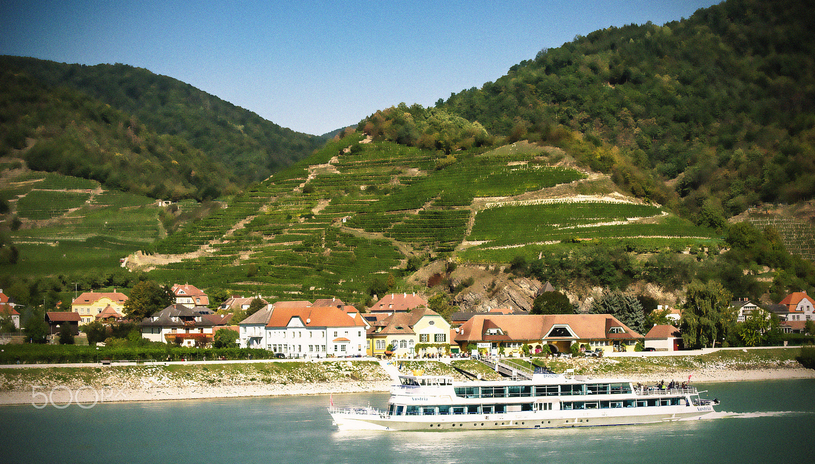 Sony 75-300mm F4.5-5.6 sample photo. Spitz in der wachau photography