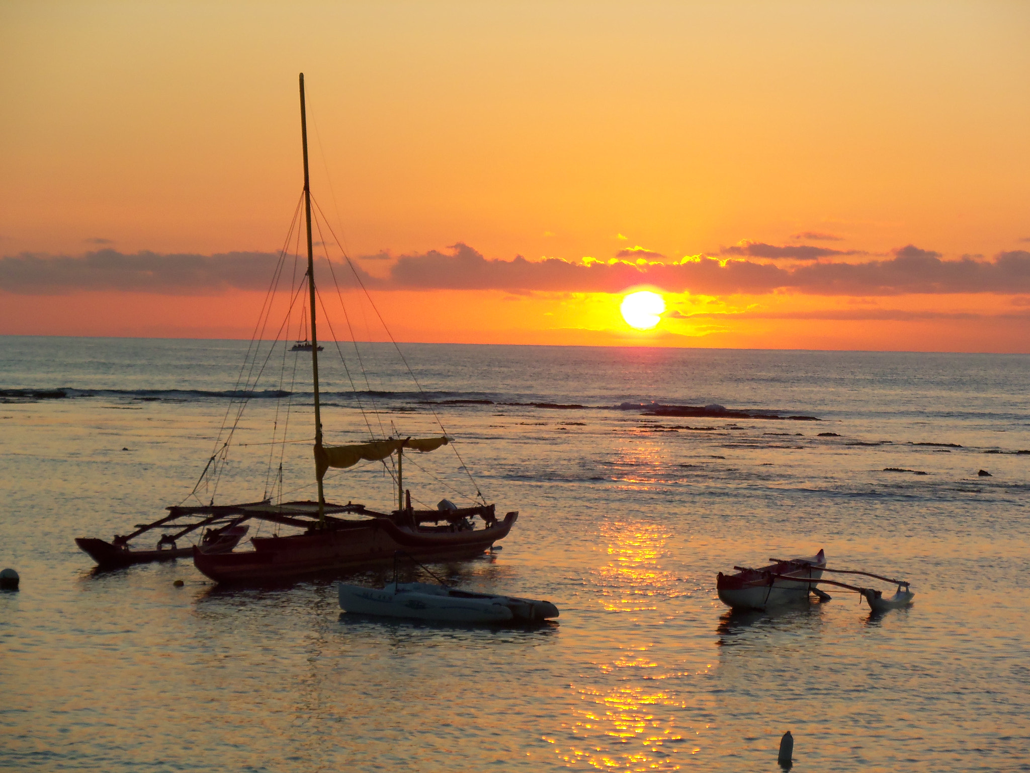 Kodak EASYSHARE M580 DIGITAL CAMERA sample photo. Outrigger_sunset.jpg photography