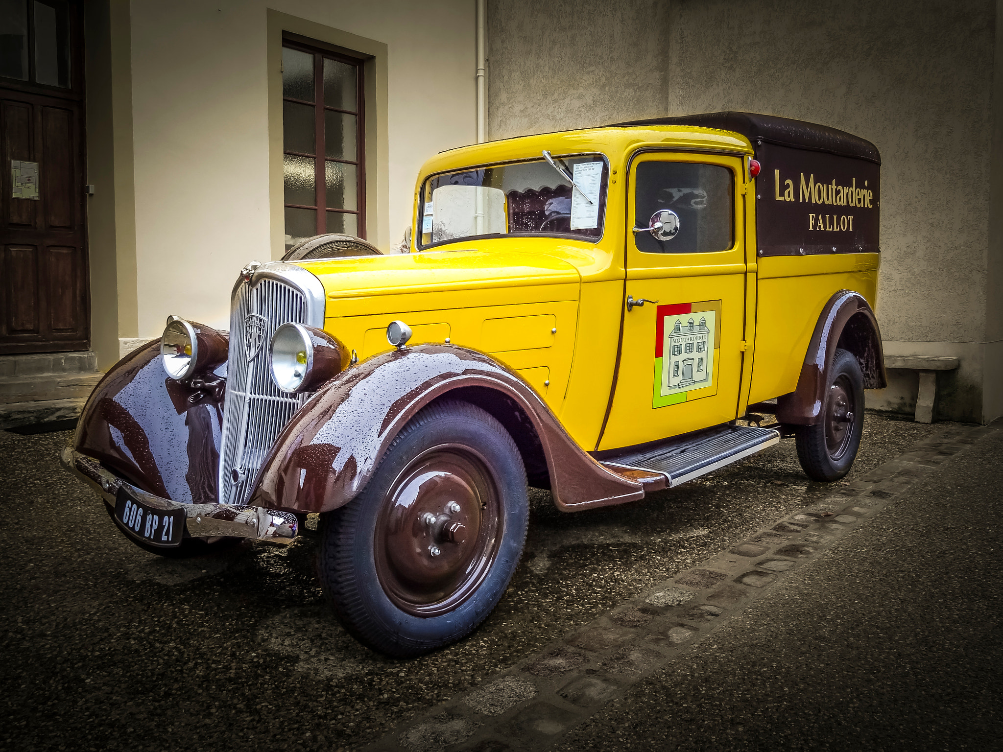 Sony DSC-WX200 sample photo. Vintage transportation car for mustard (e. fallot) photography