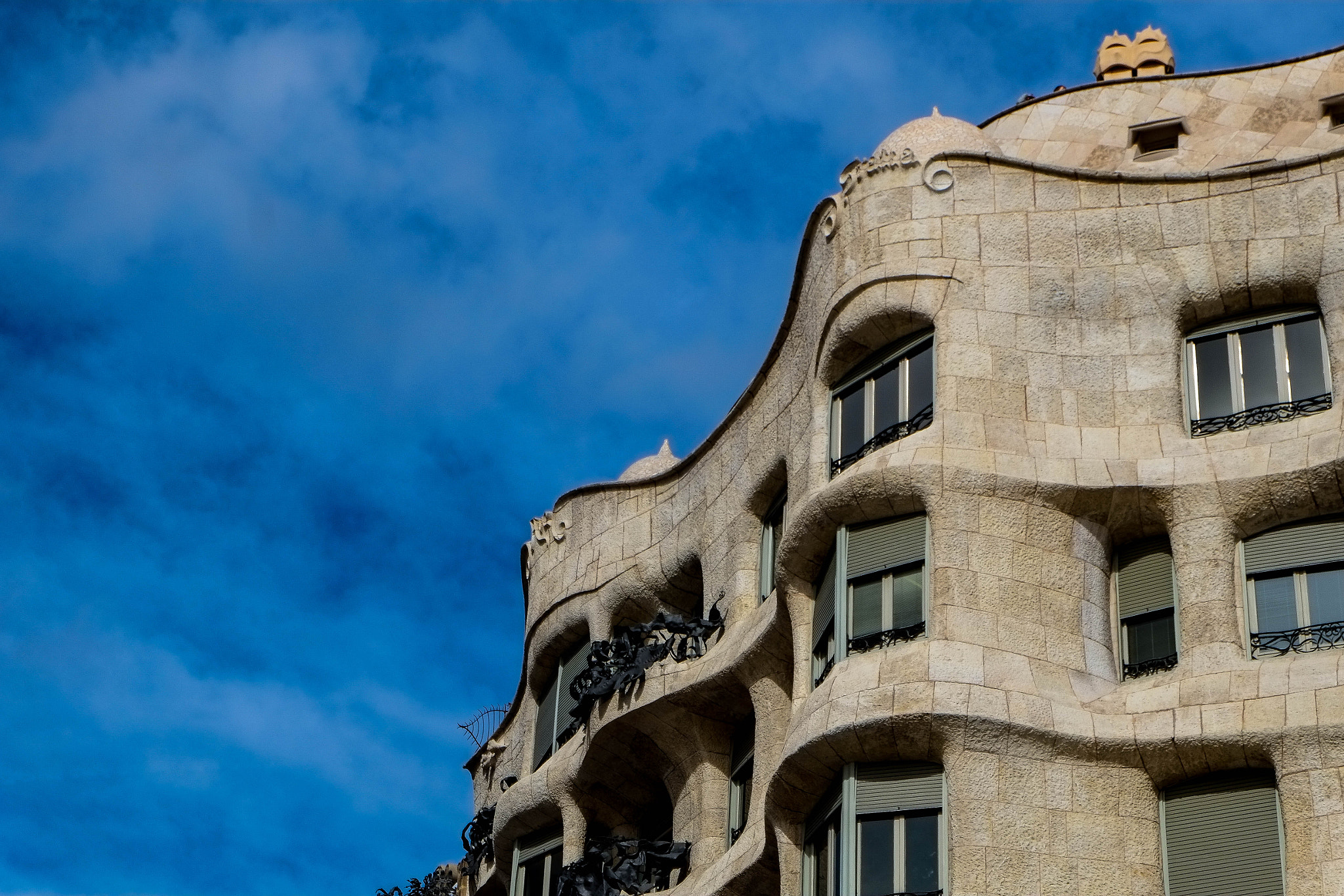 Fujifilm X-E1 + Fujifilm XC 16-50mm F3.5-5.6 OIS II sample photo. La pedrera-gaudi.jpg photography