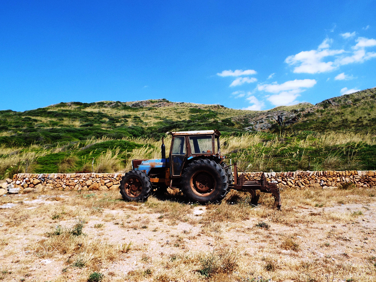Fujifilm FinePix S8400W sample photo. Old tractor in beautiful landscape photography