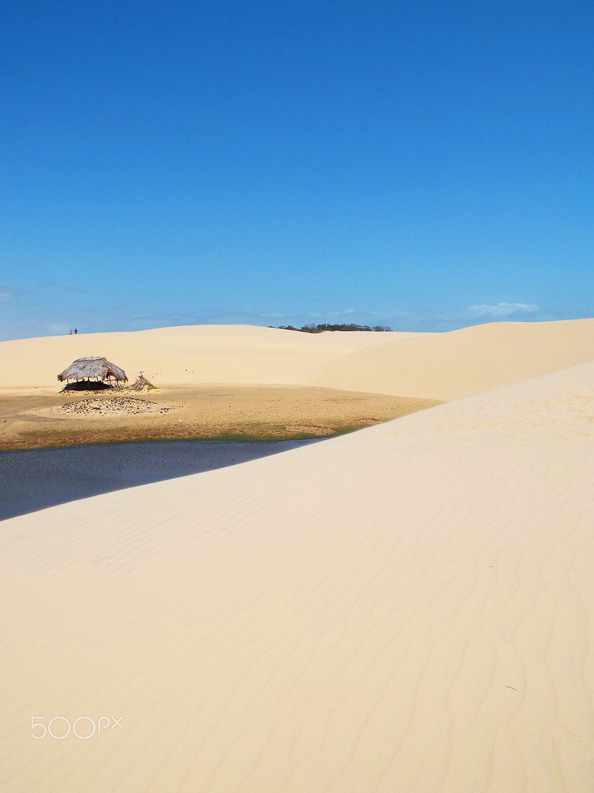 Fujifilm FinePix S8400W sample photo. Lonely hut in the desert photography