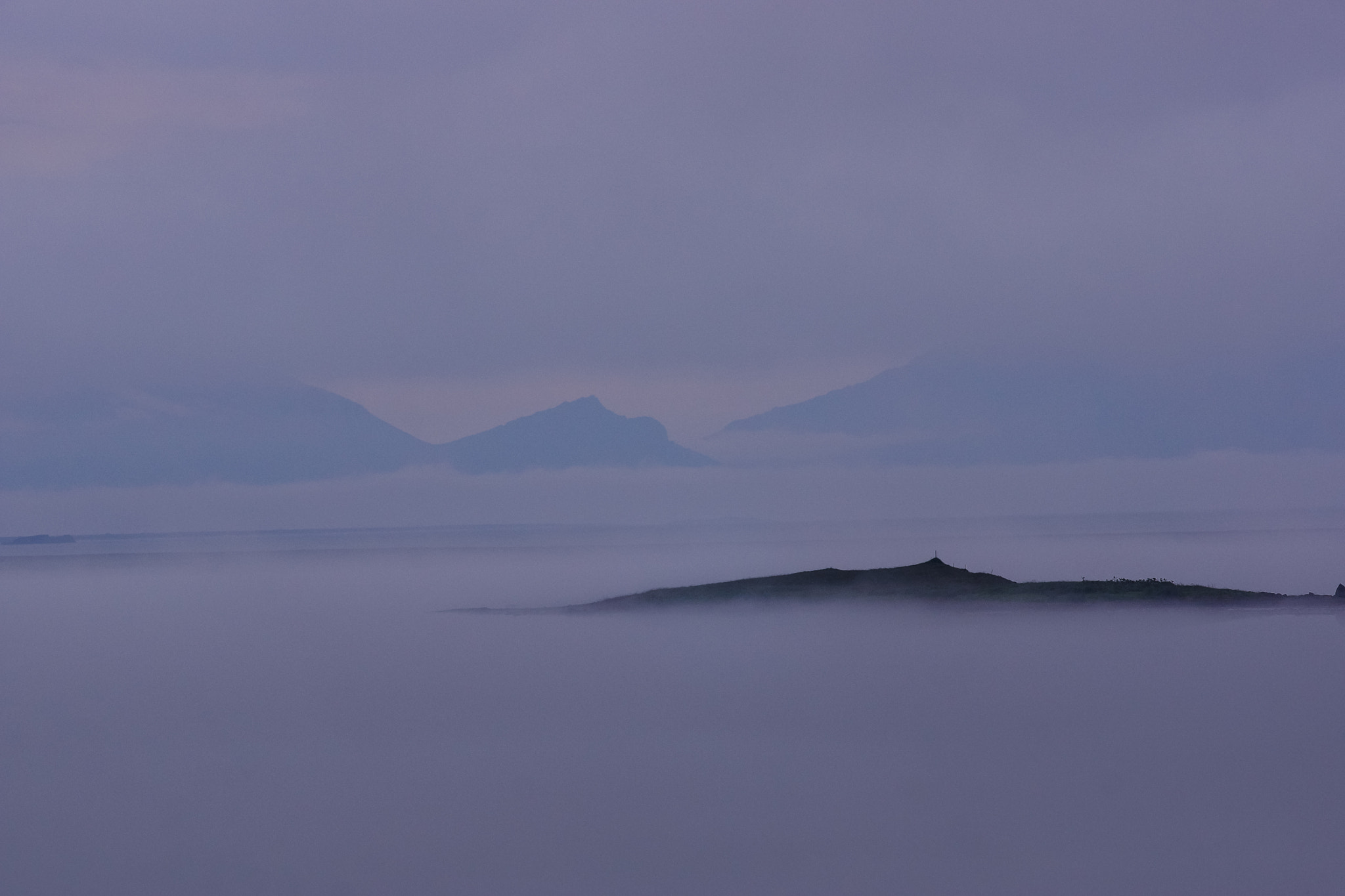 Minolta AF 80-200mm F2.8 HS-APO G sample photo. Morning is starting slowly photography