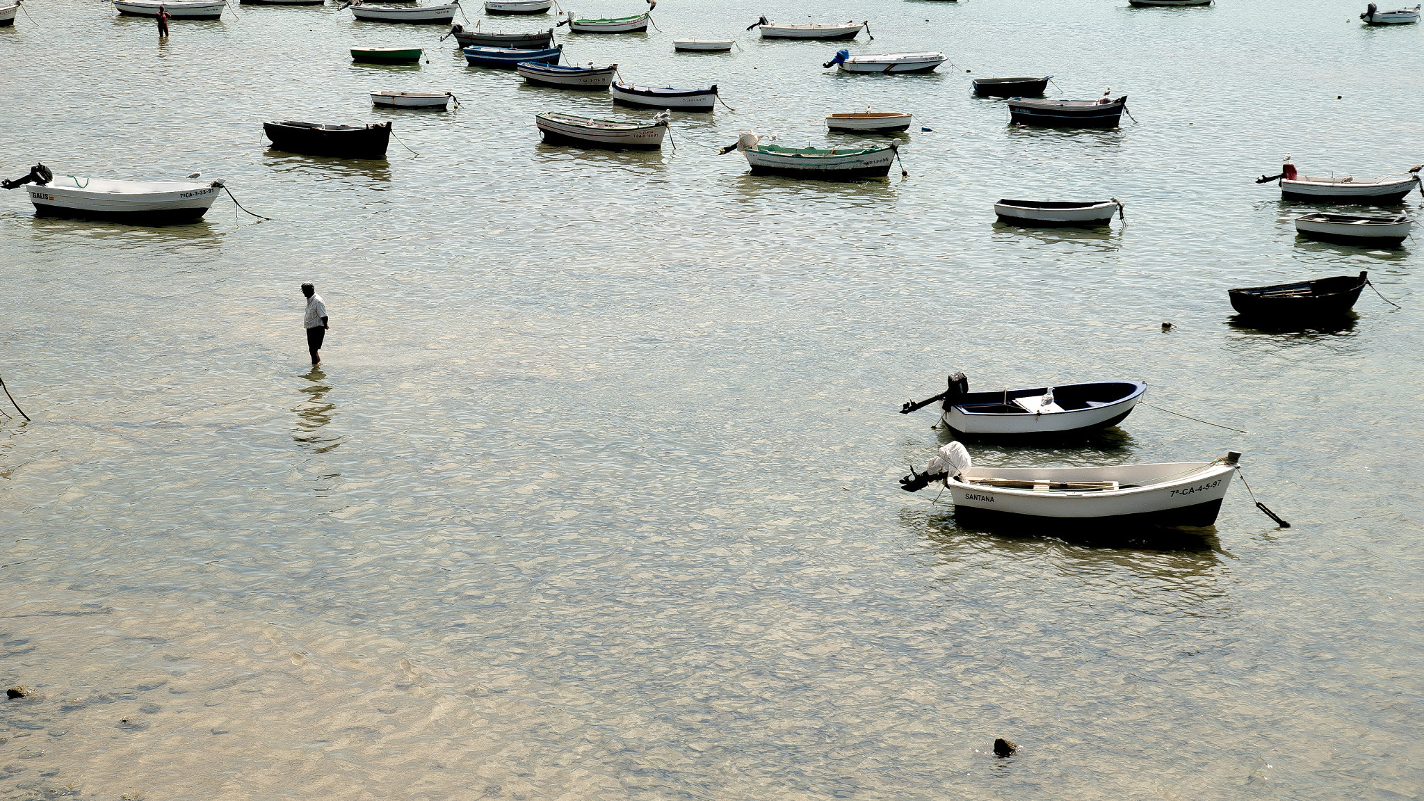 Sony a7S + Canon EF 24-105mm F4L IS USM sample photo. Hombre al agua photography