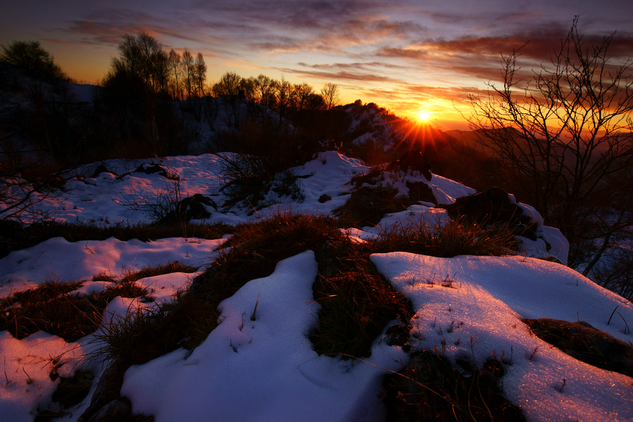 16-35mm F4 OSS sample photo. Colorful winter photography