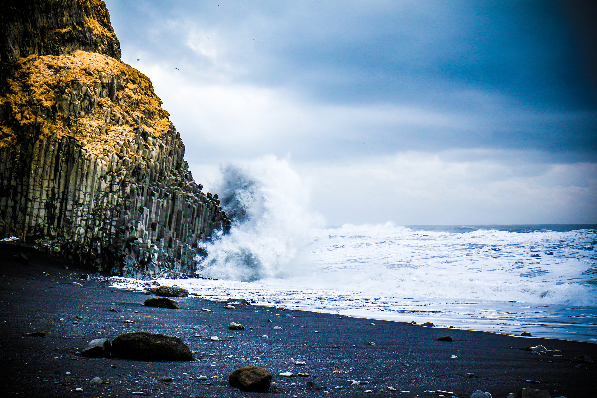 Canon EOS 650D (EOS Rebel T4i / EOS Kiss X6i) + Canon EF 16-35mm F4L IS USM sample photo. Reynisfjara (black sand beach) photography