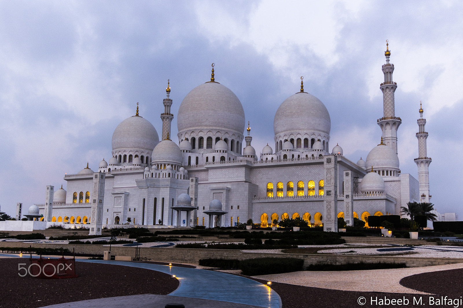 Canon EOS 100D (EOS Rebel SL1 / EOS Kiss X7) + Sigma 10-20mm F4-5.6 EX DC HSM sample photo. Sheikh zayed mosque photography