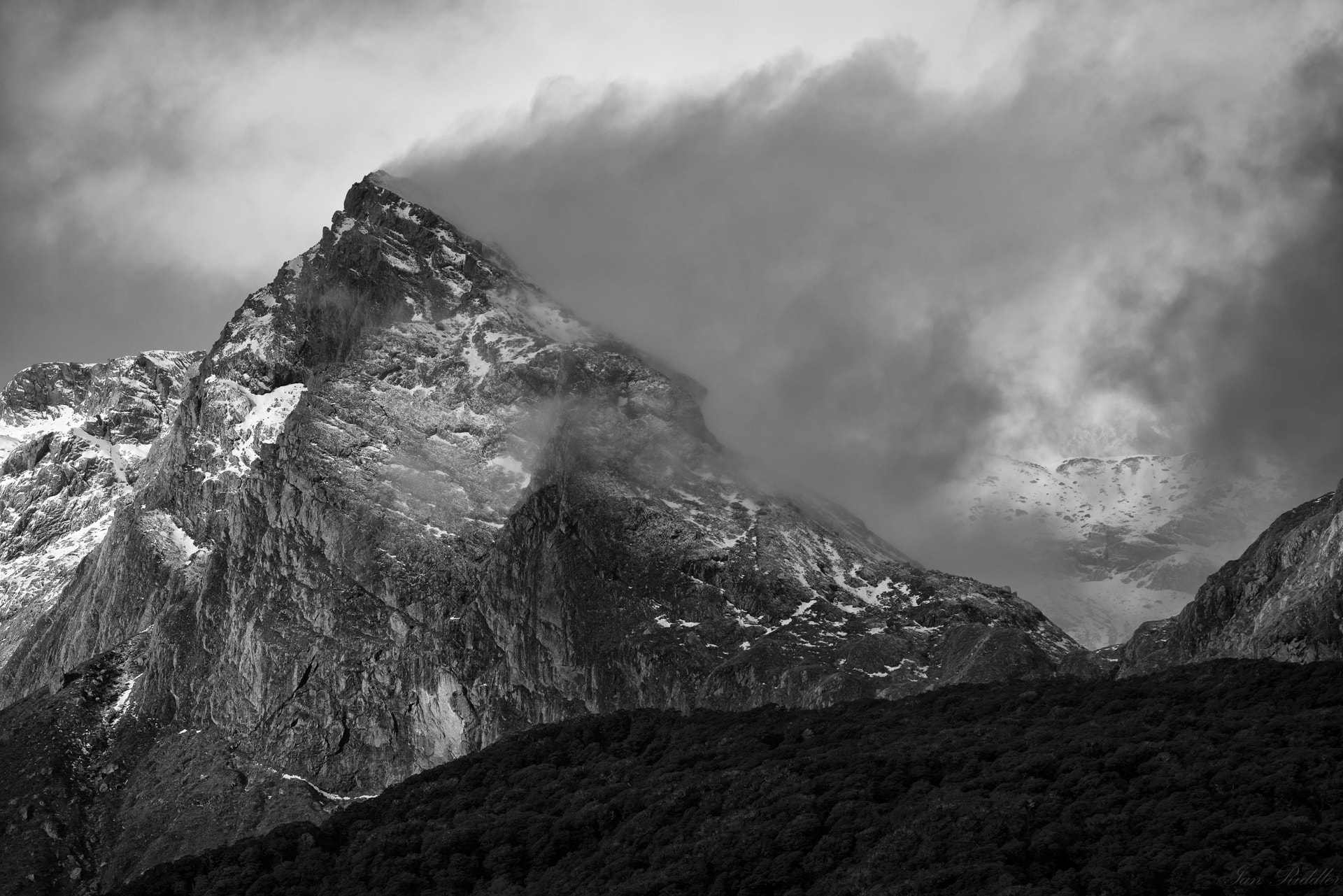 150-600mm F5-6.3 OSS sample photo. The veiled vale by ian riddler photography