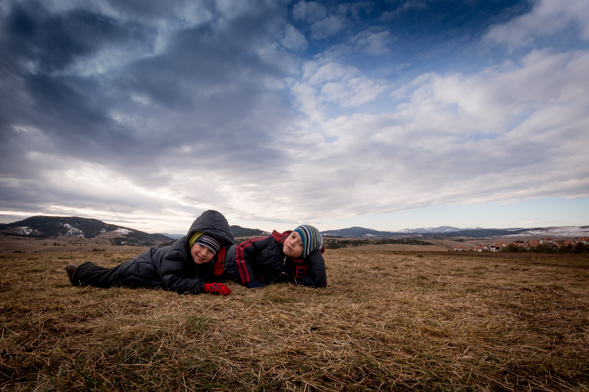 Sigma 10-20mm F4-5.6 EX DC HSM sample photo. My boys having fun photography