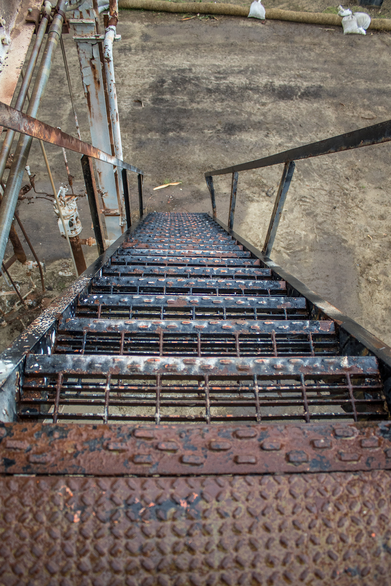 Canon EOS 7D Mark II + Canon EF-S 18-55mm F3.5-5.6 IS sample photo. Ventura oil refinery (abandoned) photography