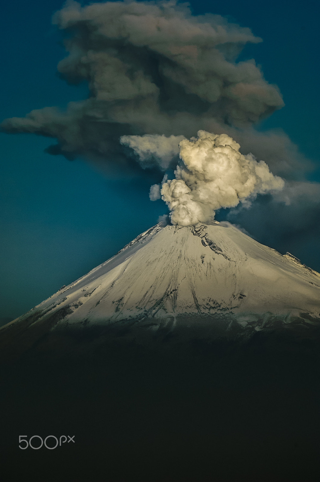 Nikon D2Xs sample photo. Ash and steam eruption photography