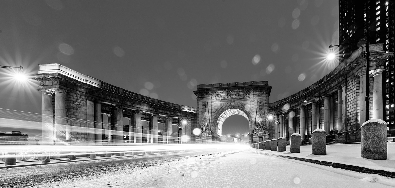 Canon EF 300mm f/2.8L sample photo. The gate to the light photography