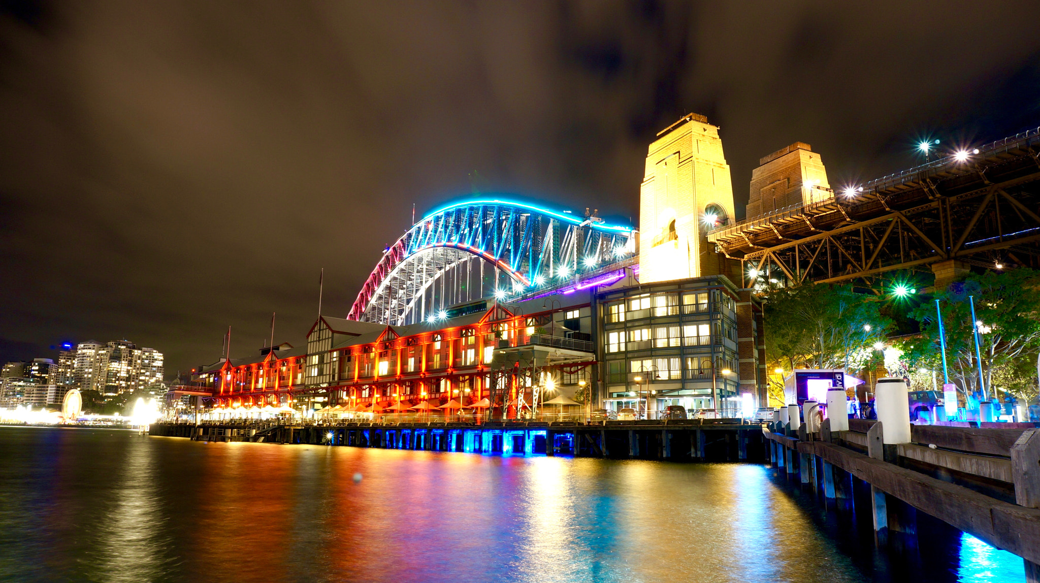 Sony Alpha NEX-5R + Sony E 18-50mm F4-5.6 sample photo. Vivid sydney light festival photography