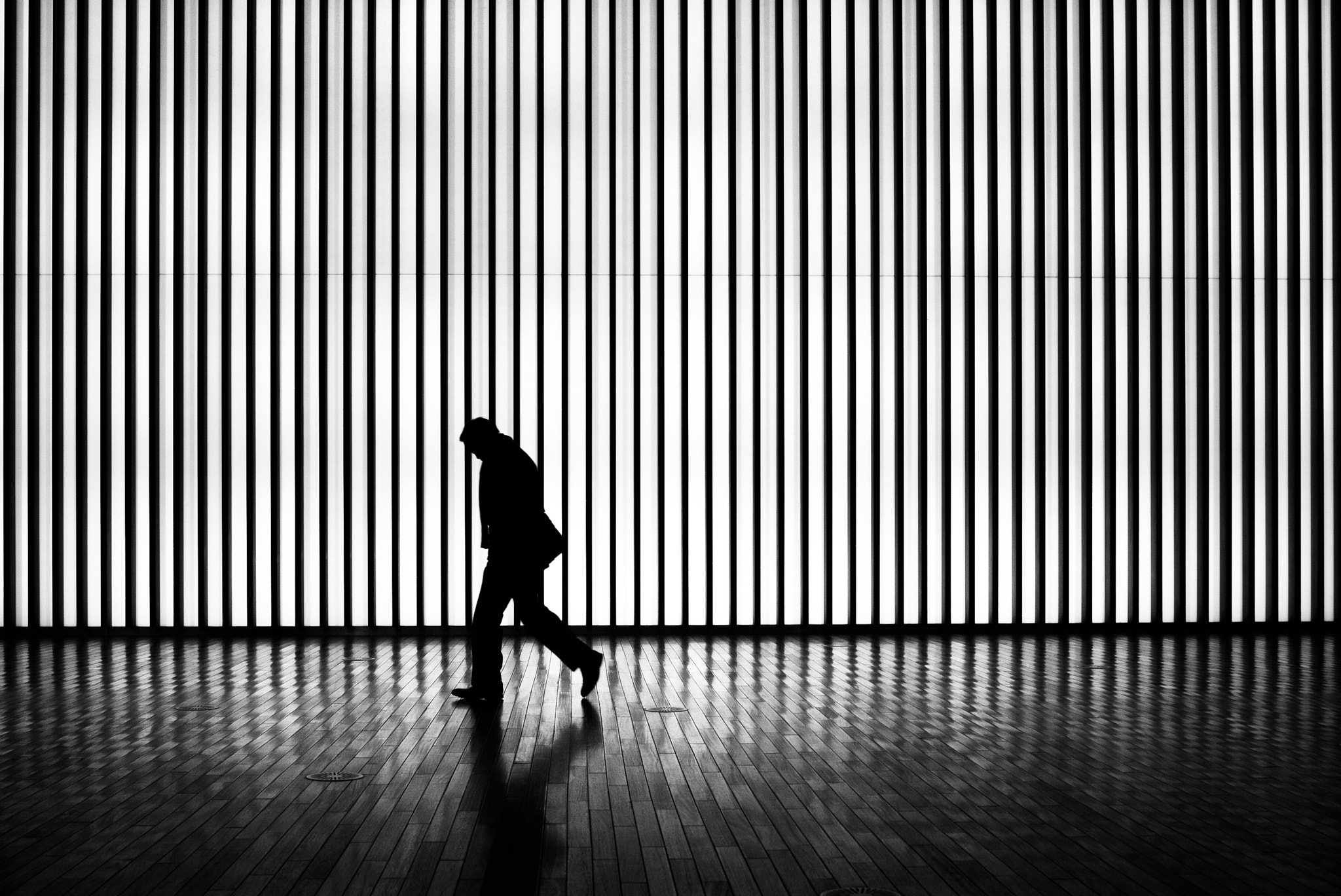 Elmarit-M 1:2.8/24 ASPH. sample photo. Shining wall photography
