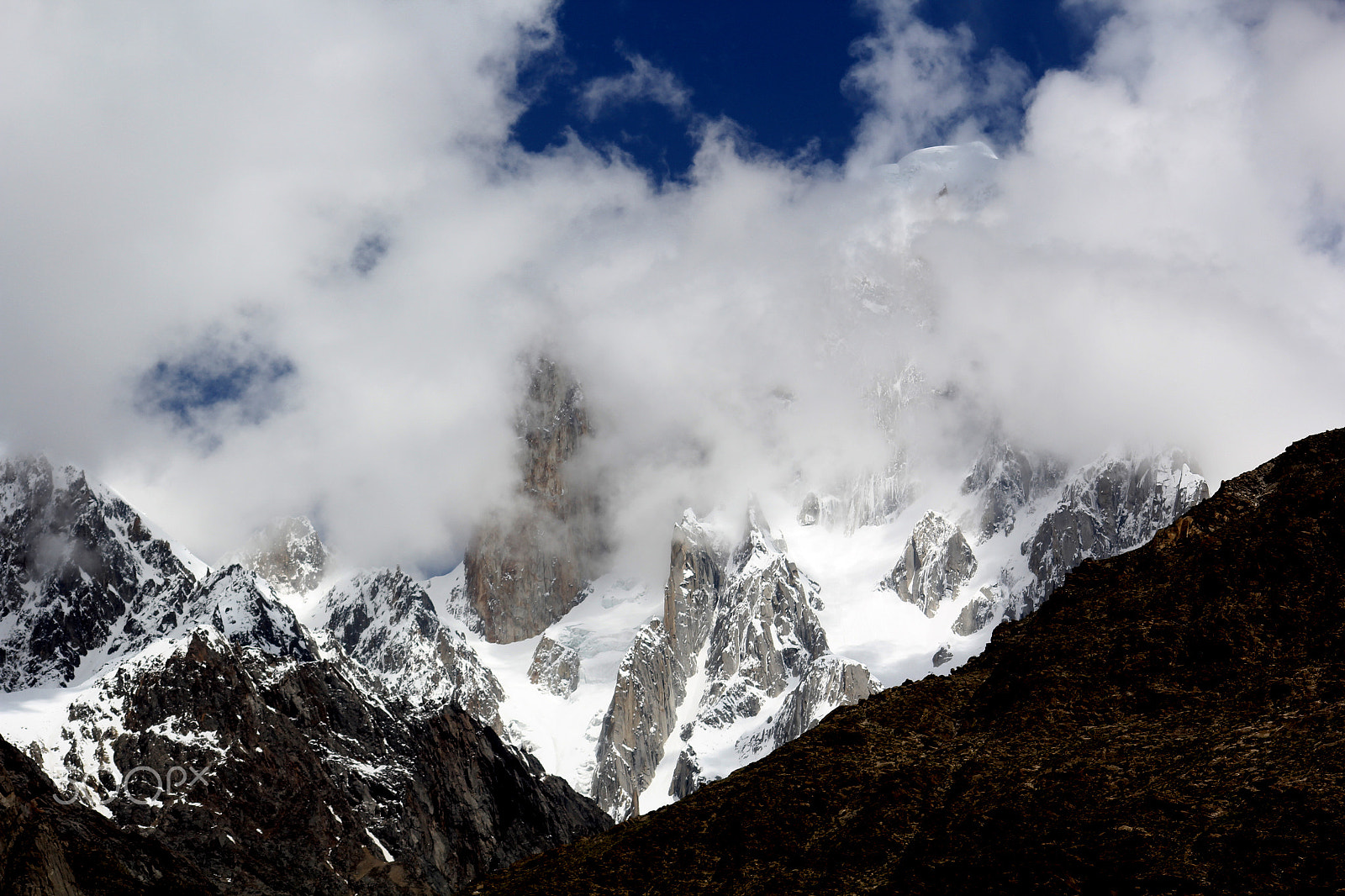 Sigma 70-300mm F4-5.6 APO DG Macro sample photo. Lady finger peak in clouds. photography