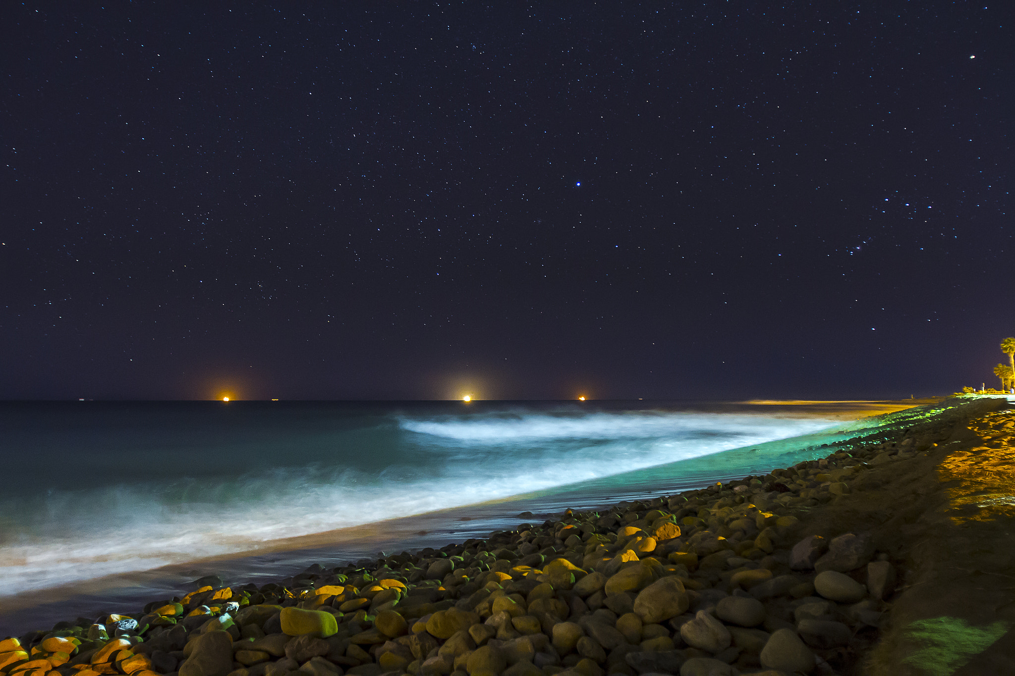 Canon EOS 7D + Canon EF 16-35mm F2.8L USM sample photo. Stars over surfers' point photography