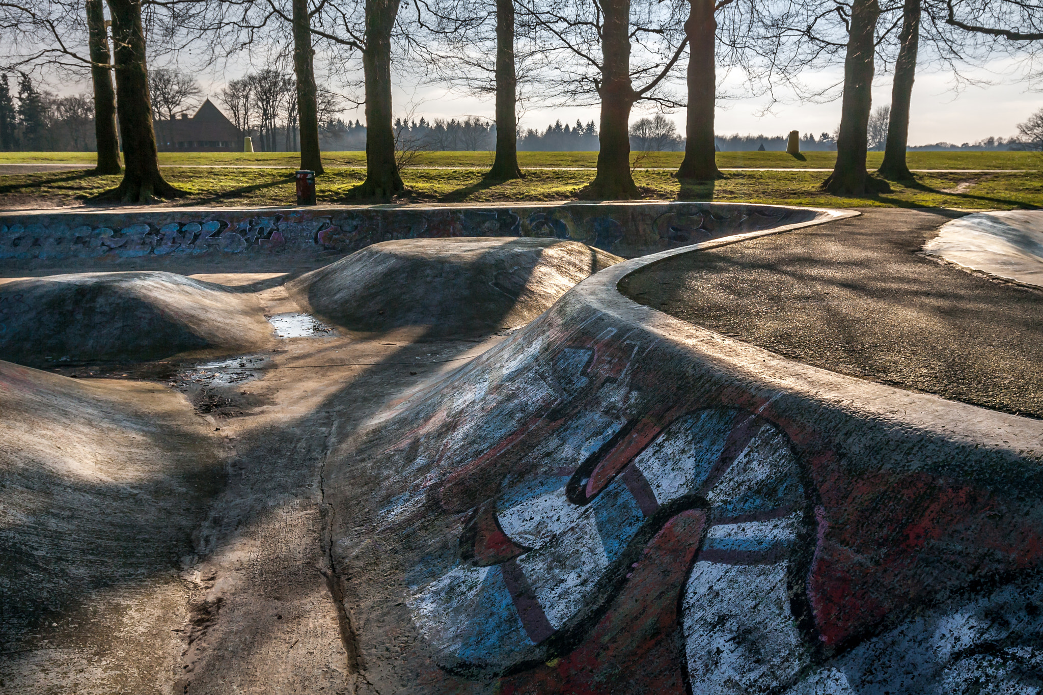Canon EOS 1000D (EOS Digital Rebel XS / EOS Kiss F) sample photo. "silent skatepark..." photography