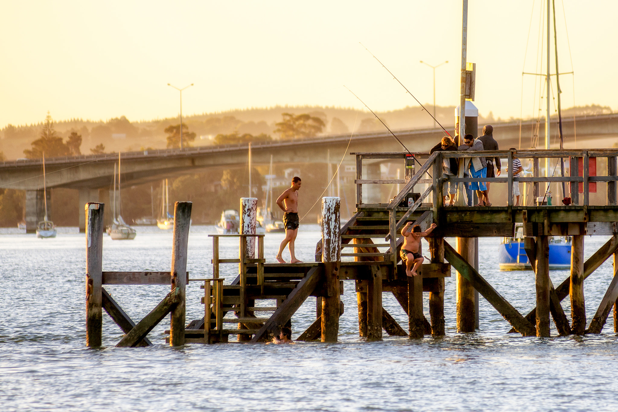 Nikon D7100 + AF-S Zoom-Nikkor 80-200mm f/2.8D IF-ED sample photo. A typical evening at beach haven wharf photography