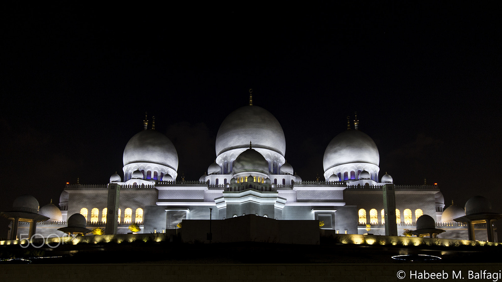 Canon EOS 100D (EOS Rebel SL1 / EOS Kiss X7) + Sigma 10-20mm F4-5.6 EX DC HSM sample photo. Sheikh zayed mosque photography