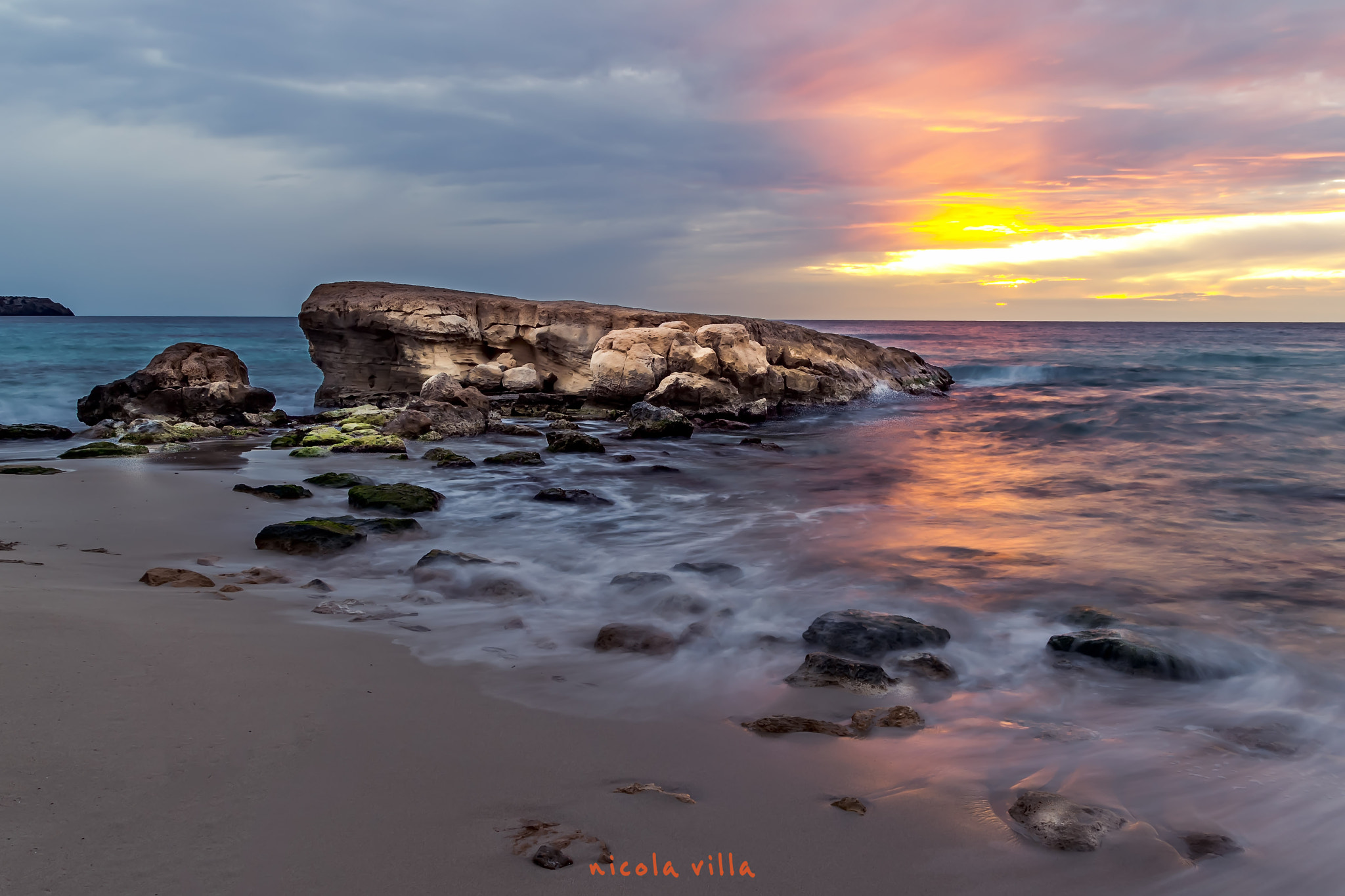 Sigma 18-250mm F3.5-6.3 DC OS HSM sample photo. Sunset and waves photography