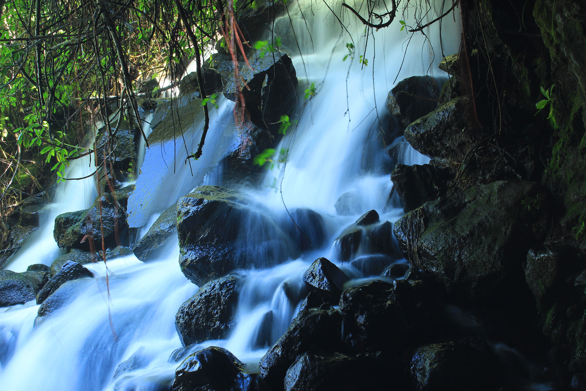Canon EF-S 18-55mm F3.5-5.6 sample photo. Waterfall and rocks photography