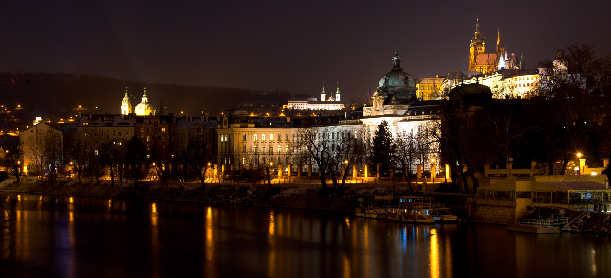 Nikon D5100 + 18.00 - 105.00 mm f/3.5 - 5.6 sample photo. Simply... prague photography