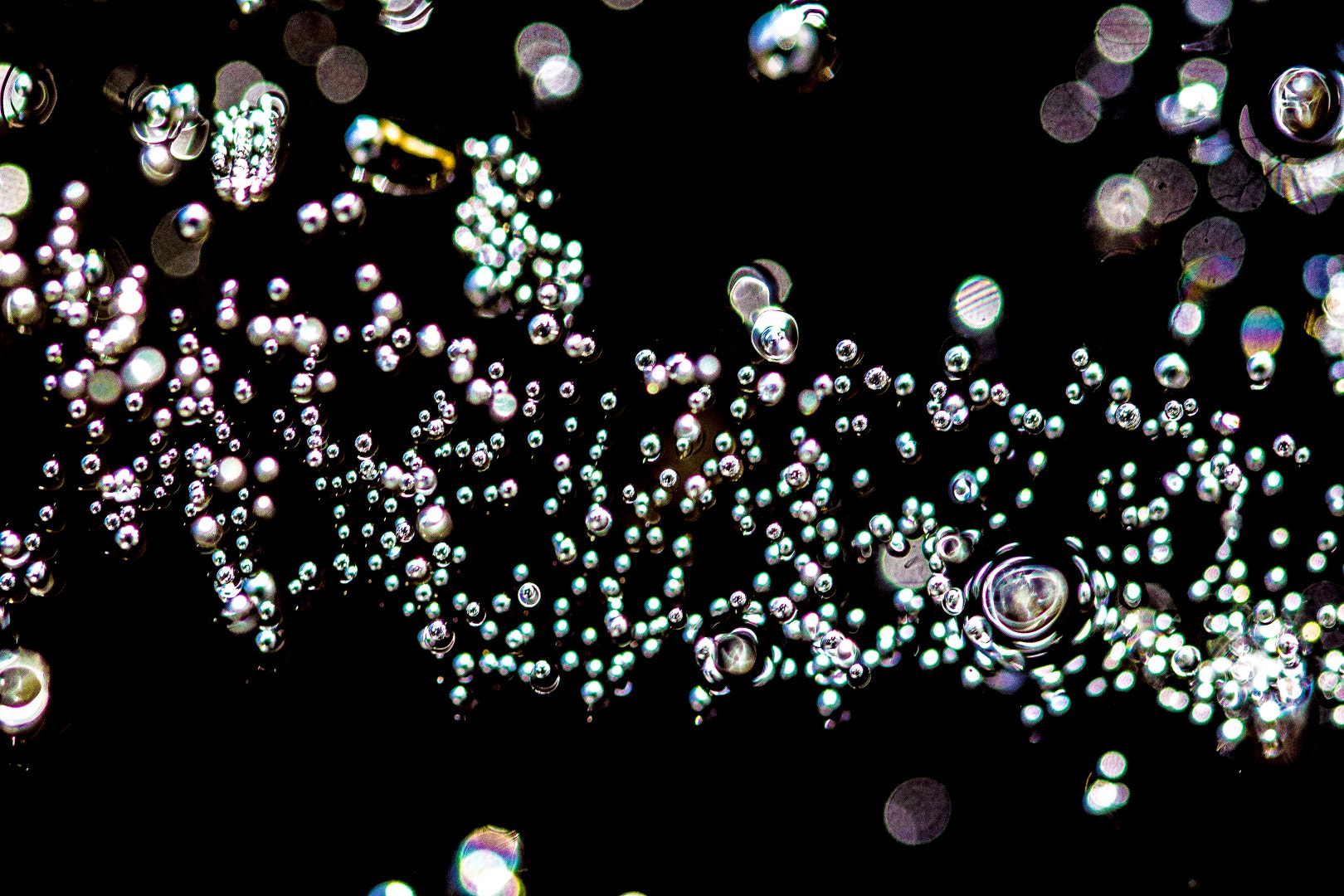 Canon EOS 1200D (EOS Rebel T5 / EOS Kiss X70 / EOS Hi) + Canon EF 100mm F2.8L Macro IS USM sample photo. Bubbles passing by in a frozen moment photography