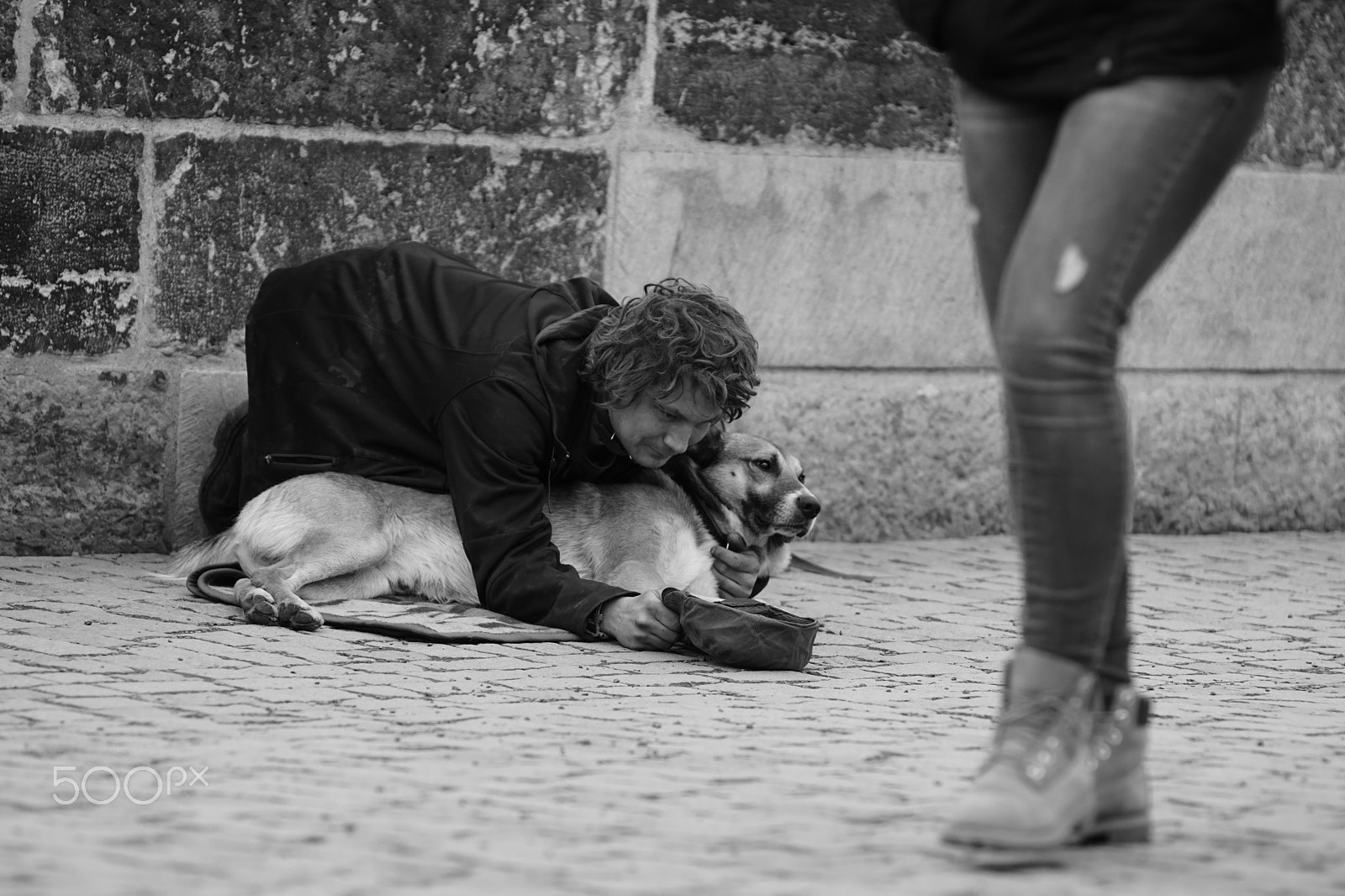 Sony ILCA-77M2 + Sony 70-200mm F2.8 G SSM II sample photo. The homeless with his best friend photography