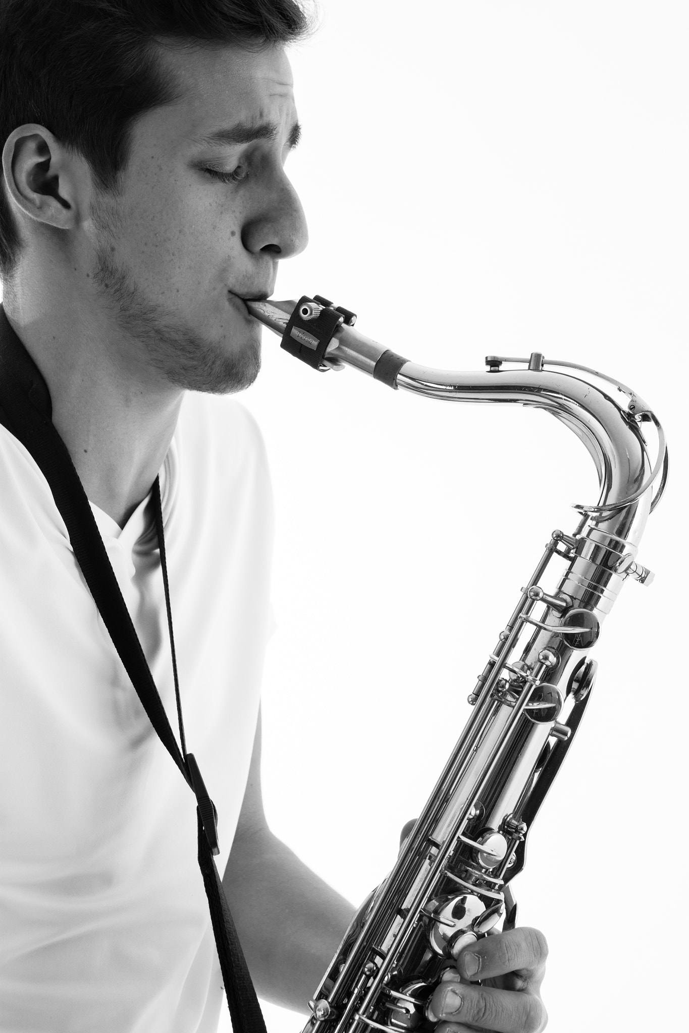 Tamron SP AF 17-50mm F2.8 XR Di II LD Aspherical (IF) sample photo. Playing sax photography