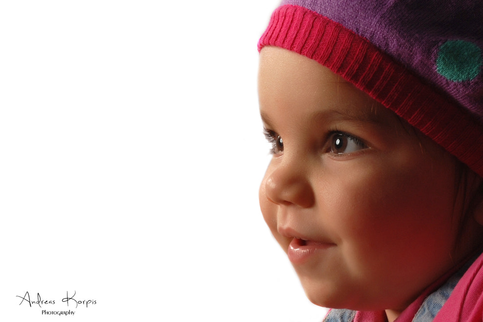 AF Zoom-Nikkor 28-105mm f/3.5-4.5D IF sample photo. Warm smile photography