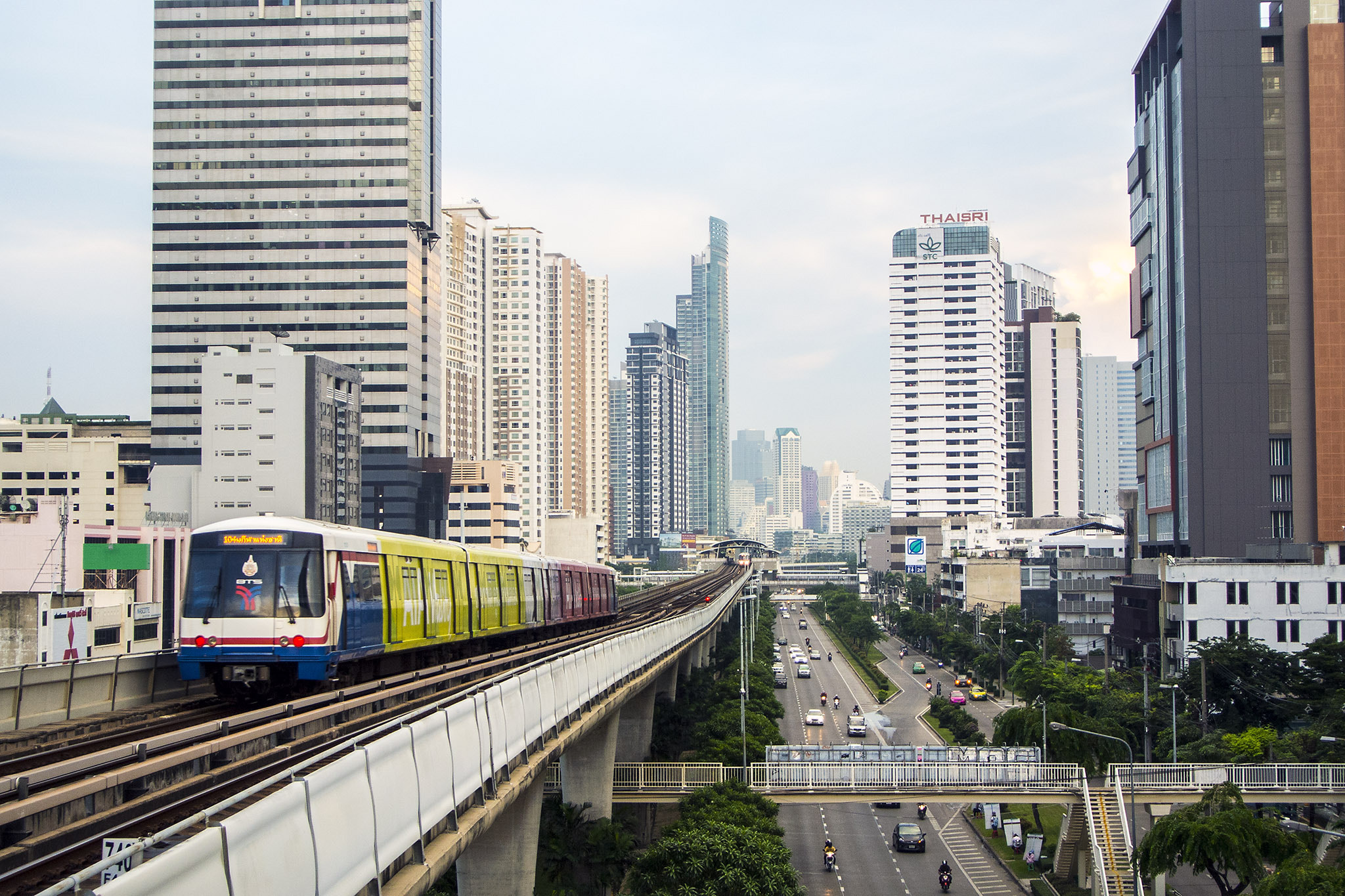 Nikon 1 J2 sample photo. The skytrain photography