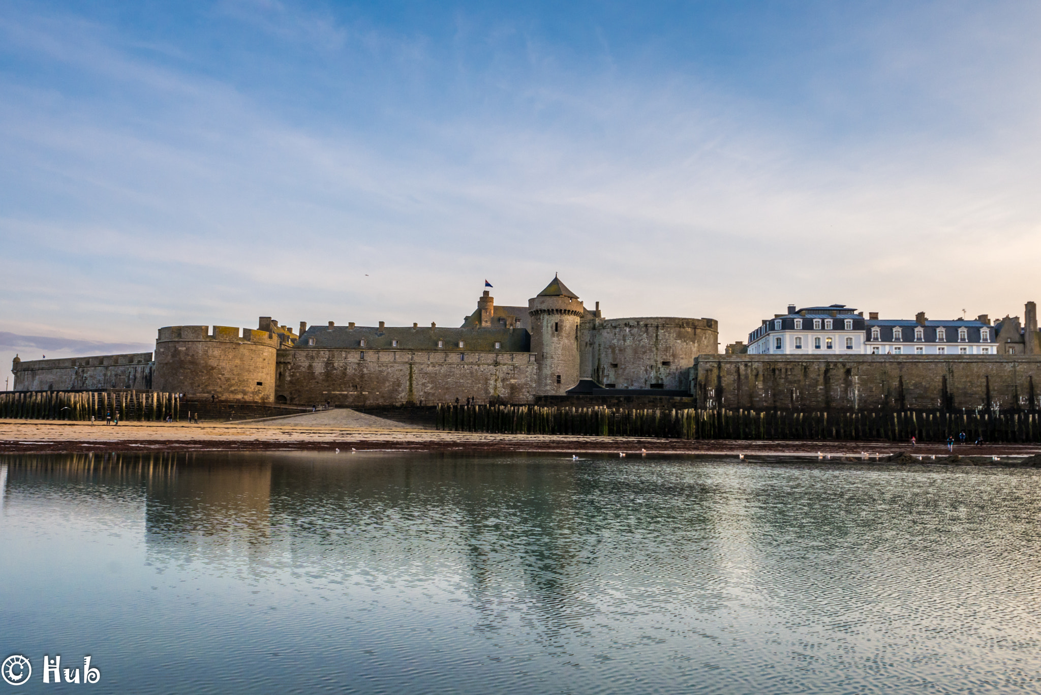 Olympus M.Zuiko Digital ED 14-42mm F3.5-5.6 EZ sample photo. Remparts de st malo photography