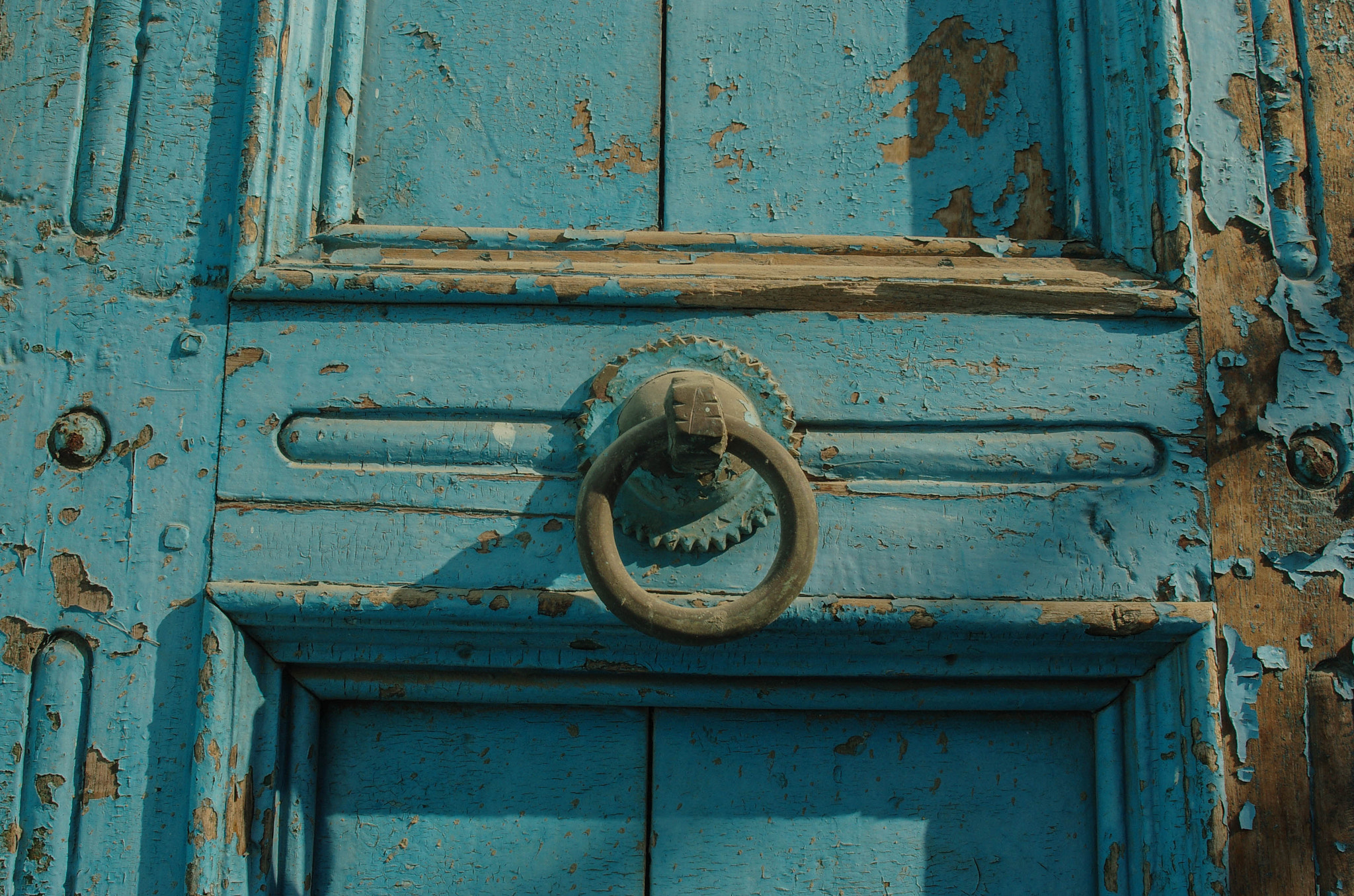 Pentax K200D + Sigma sample photo. Something old, something blue photography