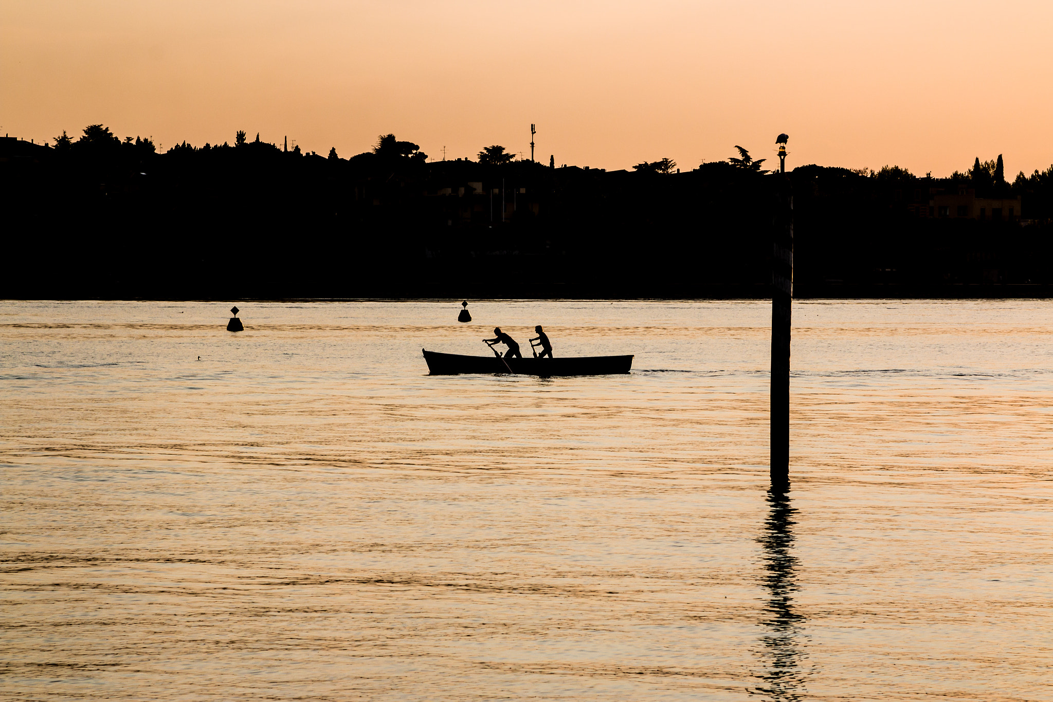Canon EF 28-105mm f/3.5-4.5 USM sample photo. Paddling across the gardasea photography