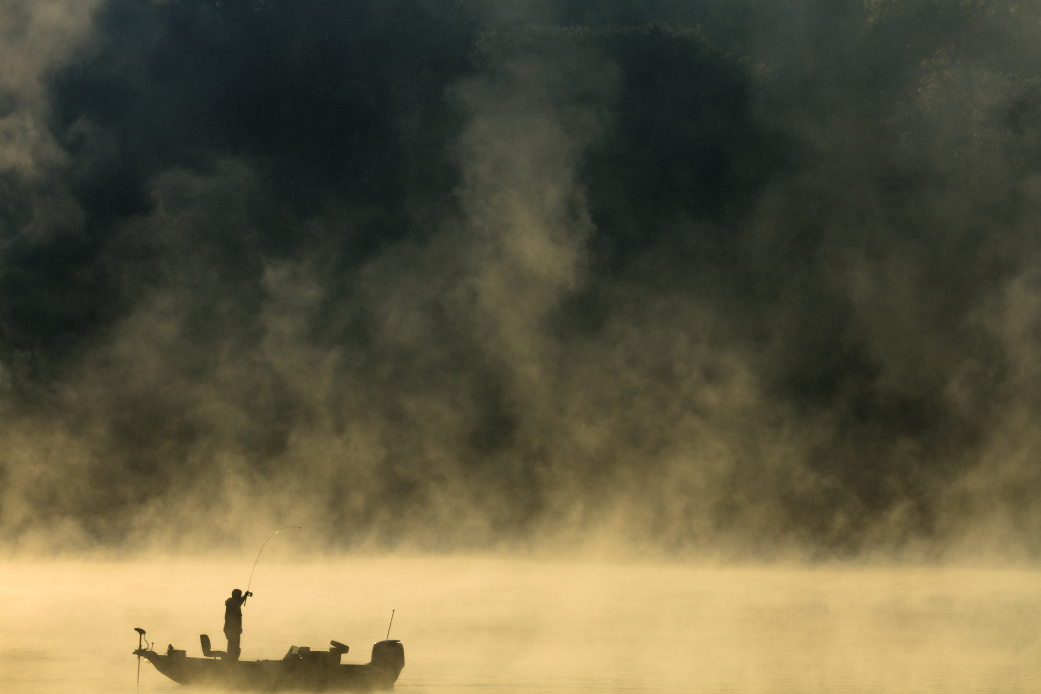 Canon EOS 7D + Canon EF 70-300mm F4.5-5.6 DO IS USM sample photo. A good morning to be out fishing on the tennessee river photography