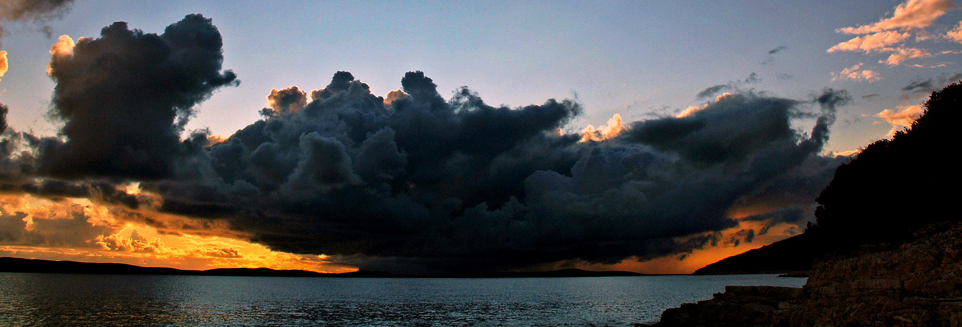Olympus E-620 (EVOLT E-620) + OLYMPUS 14-42mm Lens sample photo. The storm is coming photography
