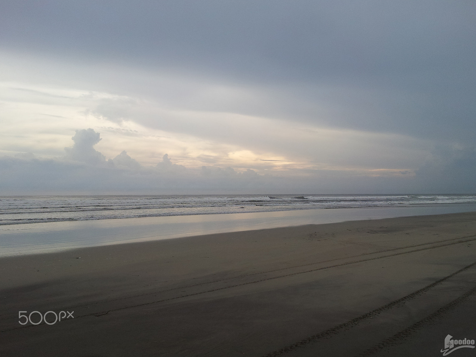 Samsung Galaxy S2 Epic sample photo. Prints wheels on the sand.jpg photography