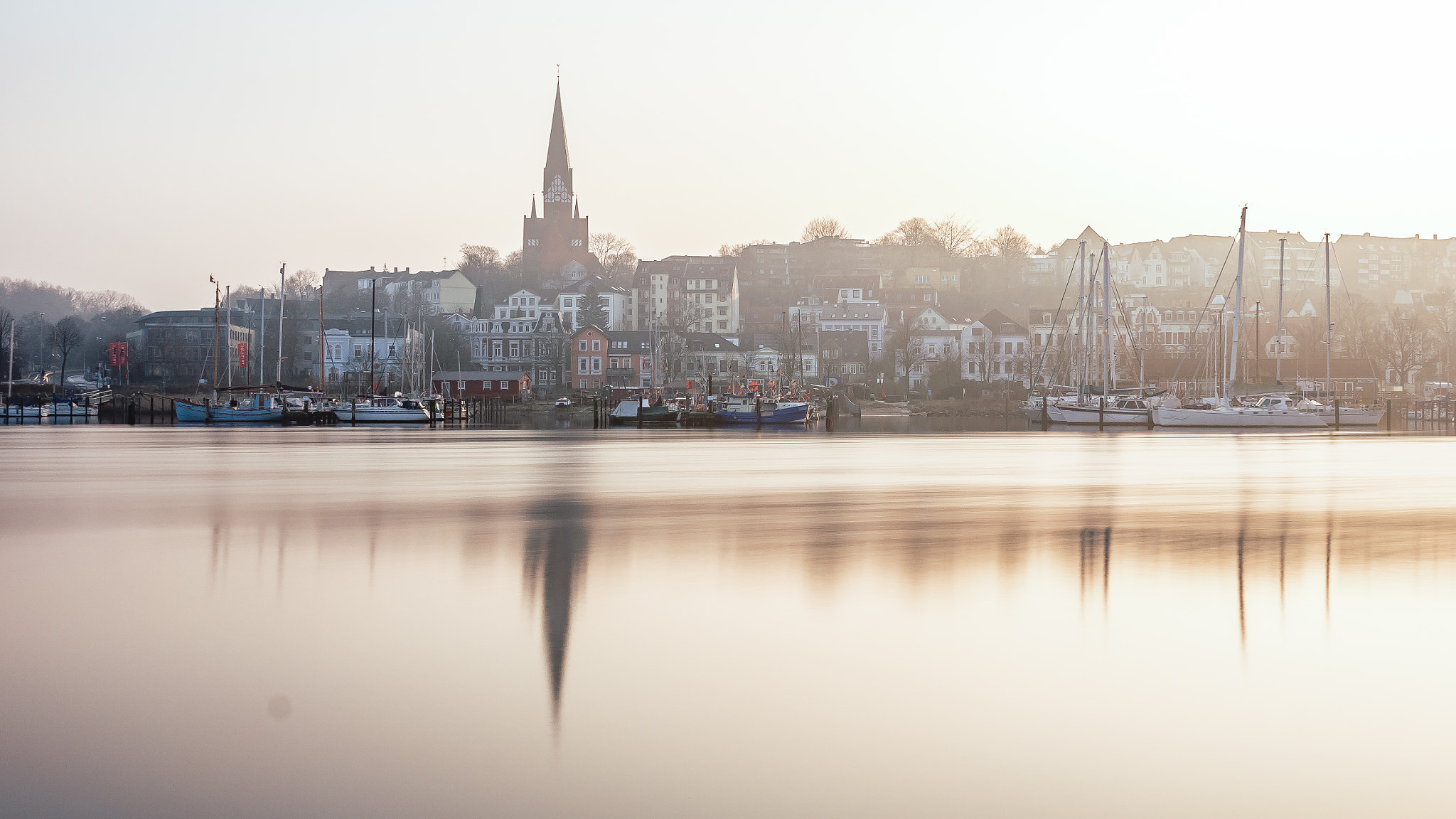 Canon EF 24mm F2.8 IS USM sample photo. Misty morning at flensburg photography