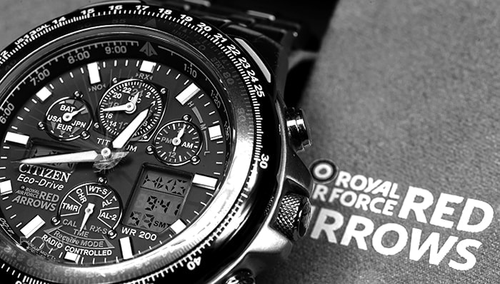 Sigma 105mm F2.8 EX DG OS HSM sample photo. Citizen and the red arrows photography